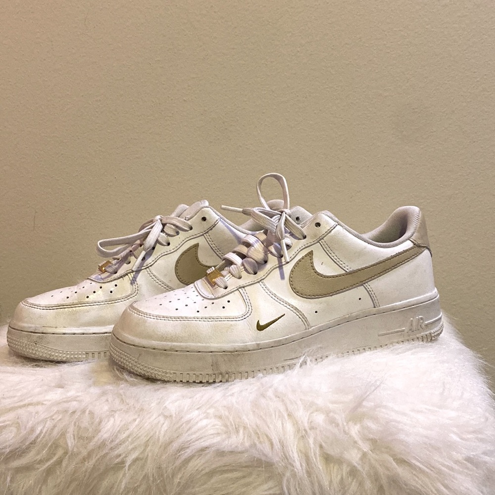 🔥NIKE AIR FORCE 1 GOLD🔥